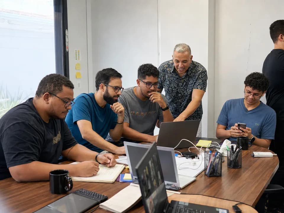Arquitetura de soluções desenhada em conjunto com o time de engenharia.